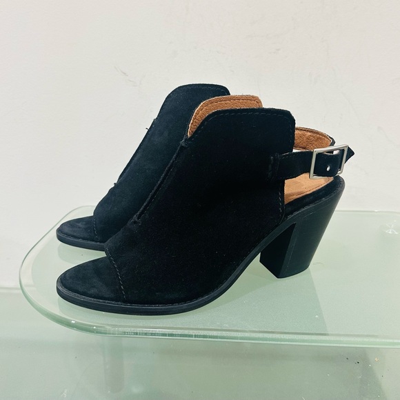 Frye Courtney Black Suede Peep Toe Heeled Booties Women's Size 7B - Picture 1 of 9